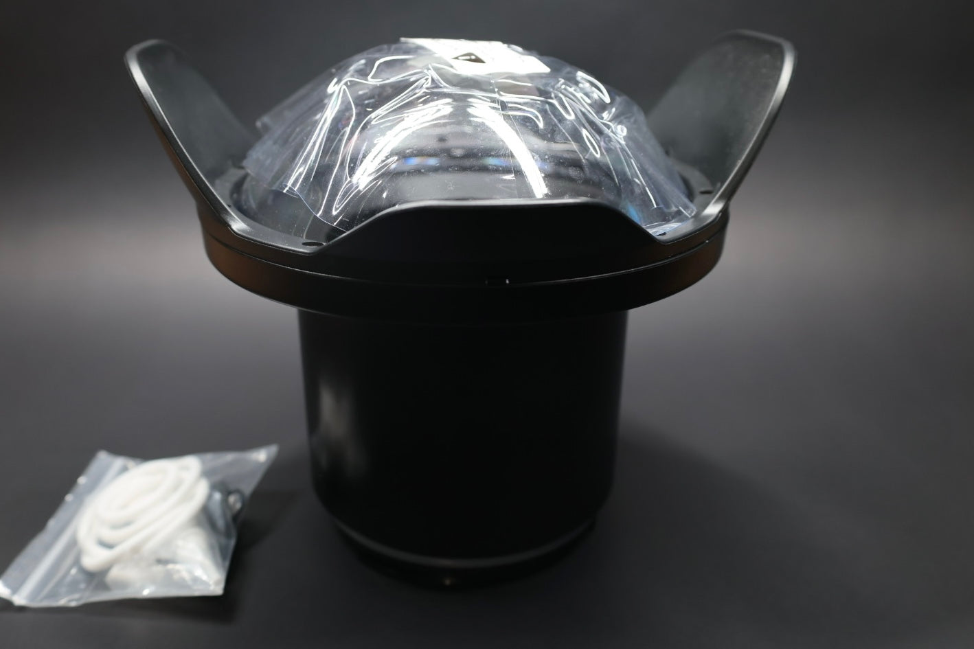 SeaFrogs 40m / 130ft Underwater Housing for Canon EOS R5 (6” Dry Dome Port) – Brand New